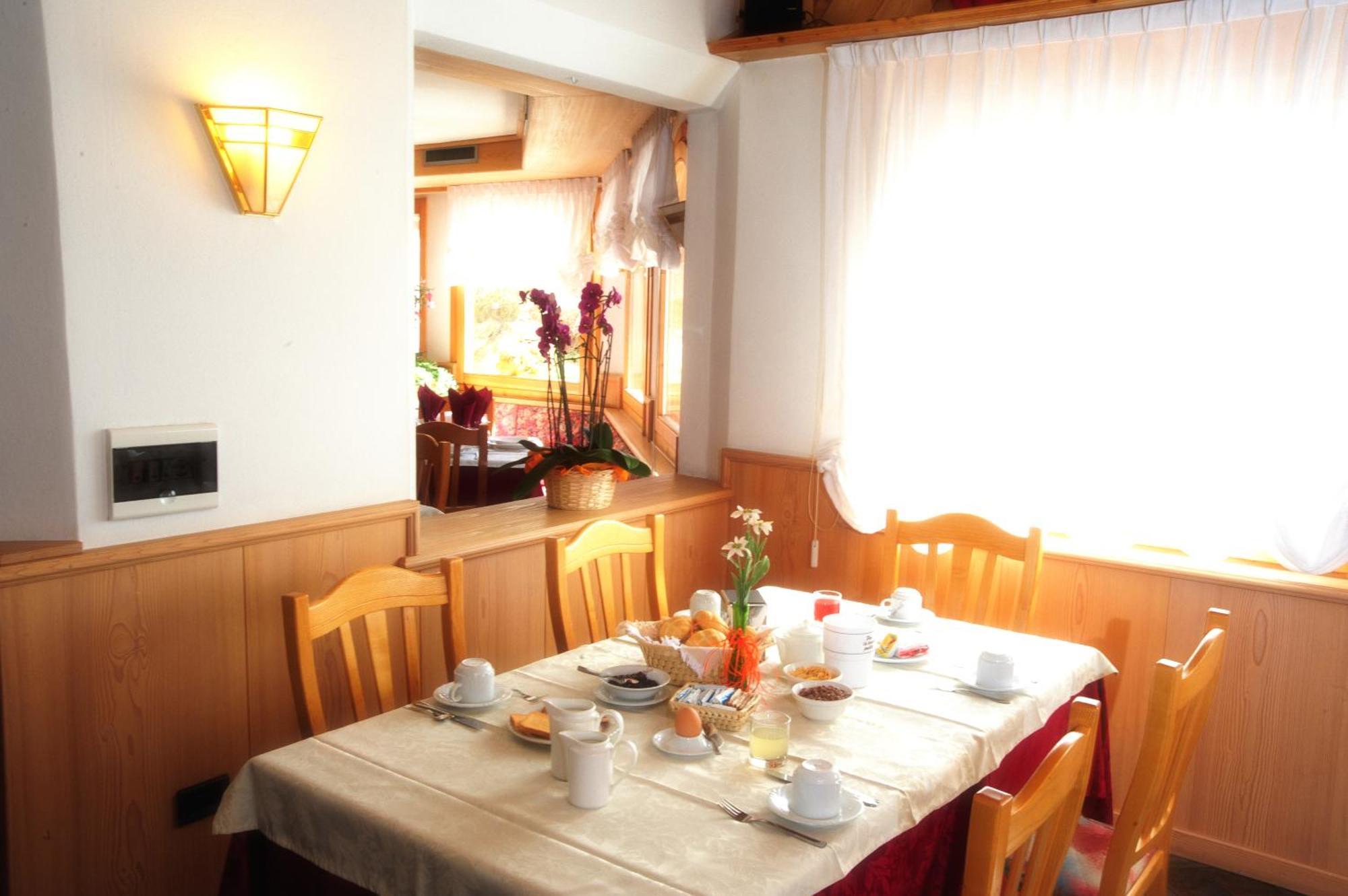 Active Hotel Gran Zebru' Cogolo Luaran gambar